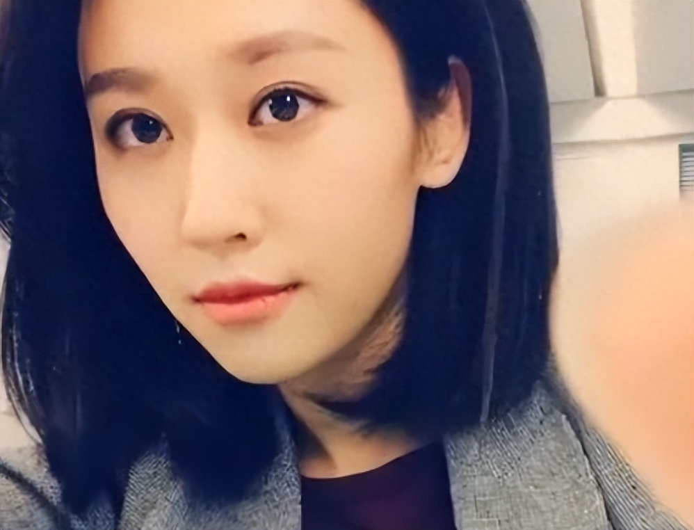 90后最美主持人_新闻女主播造型_